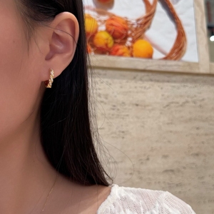เครื่องประดับเพชรแท้เพาะเลี้ยงจาก Aazuo ต่างหูแบบเกี่ยวทองคำแท้ 18K ดีไซน์หรูหรา ของขวัญสำหรับสาวๆ สวมใส่ได้ทุกวัน แฟชั่นสำหรับออฟฟิศ ของขวัญสุดพิเศษ - Product Image 6