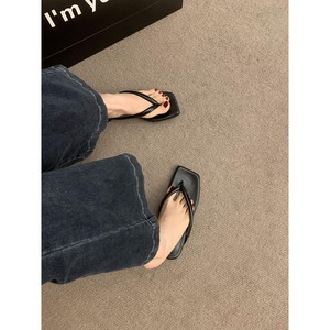 2026 New French Chunky Heel Flip Flops Women Silver Beach Sandals Summer Outdoor Dress Matching <b>Slippers</b> - Product Image 2
