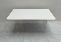Cremefarbener Japandi Esstisch aus Sinterstein mit Klaren Acryl-Schwebenbeinen für Esszimmer, Küche, Heimbüro