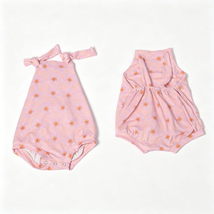 Combinaison d'été pour bébé fille Ga-10 personnalisable avec logo, bretelles, imprimé dinosaure, fermeture auto-agrippante, en coton biologique - Product Image 1