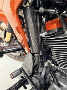 AKOSO Copertura Serbatoio Radiatore in Vera Fibra di Carbonio 3K per <span class=keywords><strong>Harley</strong></span> <span class=keywords><strong>Davidson</strong></span> Road Glide 2024+ Street Glide 2024+ - Product Image 3