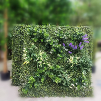 Panneau de fausse herbe 3D Mur de haies vertes artificielles Plante verte artificielle Clôture murale d'herbe verte Panneau mural de plantes artificielles