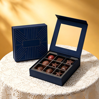 Boîte cadeau en papier rigide de luxe haut de gamme personnalisée pour bonbons et chocolats, matériaux recyclés, fenêtre en PVC, fermeture magnétique, gaufrage mat