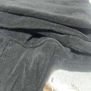 Heiße Angebote: Schwarze Frottier-Bademäntel für Herren, Großhandel, individuell gestaltete Spa-Baumwoll-Bademäntel mit Kapuze und Logo-Stickerei - Product Image 3