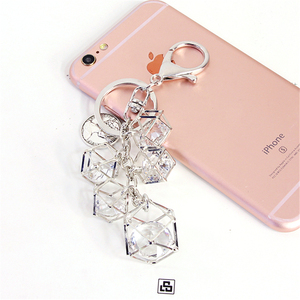 Porte-clés en cristal géométrique avec strass pour femmes, bouteille de parfum couleur or, porte-clés de voiture en métal, bijoux tendance, cadeau - Product Image 6