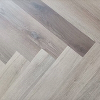 Fischgrätmuster 2,5mm 20mil LVT-Bodenbelag Trockenklebend LVP Vinylplanken Einfache Installation Luxus-Vinylfliesen für Elegante Innenräume