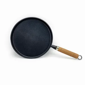 Panci penggorengan cor besi bulat, lapisan minyak sayuran, wajan Pizza anti lengket dengan pegangan kayu