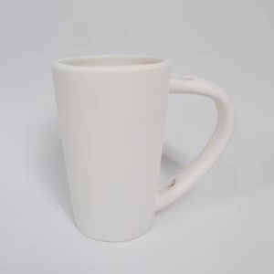 Cône Tasse À Café avec Cuillère Poignée Latte Tasses Sublimation amour Baiser Tasse En Céramique En Gros Personnalisé Dessin Animé Logo Cadeaux - Product Image 1