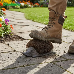 Brosse et grattoir pour bottes GARDMATE Hedgehog avec manche en <span class=keywords><strong>fonte</strong></span> - Outil de nettoyage de chaussures écologique et durable pour bottes, baskets et chaussures de sport - Product Image 2