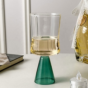 ツートーンホウケイ酸ガラスゴブレット 300ml 耐熱ステムワイングラス カラフルカクテルカップ ジュースウォーターグラス ホームバーデコレーション - Product Image 5