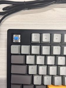 Tastiera Meccanica Personalizzata per Computer 75% Mini Portatile da Gaming con Switch Blu e Retroilluminazione LED RGB - Product Image 6