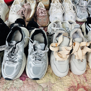 Stock all'ingrosso <span class=keywords><strong>di</strong></span> scarpe sportive usate da <span class=keywords><strong>donna</strong></span>, <span class=keywords><strong>sneakers</strong></span> <span class=keywords><strong>di</strong></span> seconda mano <span class=keywords><strong>marca</strong></span> Antelope, 45-100kg/balle, balle Ukay <span class=keywords><strong>di</strong></span> alta qualità, tutti i modelli. - Product Image 3