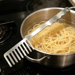 Fourchettes à pâtes en métal pour servir les pâtes italiennes avec sauce et fromage - Product Image 4