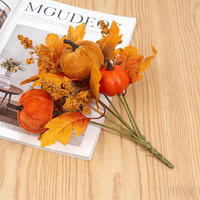 Bouquet de feuilles d'érable et de citrouilles artificielles faites à la main pour la vente en gros, idéal pour la récolte d'automne, la décoration florale de Thanksgiving, style rustique et campagnard pour la table.