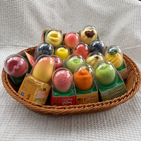 Crème glacée multi-saveurs très demandée, formes variées, mélange de crèmes glacées aux fruits (raisin, pêche, fraise, mangue)