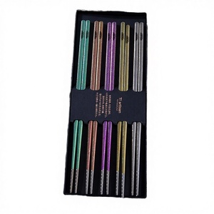 Palillos Minimalistas de Titanio Puro con Acabado Espejo, Resistentes al Calor, de Alta Gama, con Diseño de Flor de Hielo, Antibacterianos - Product Image 2