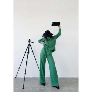 ชุดสูทผู้หญิง 2 ชิ้น เสื้อเชิ้ตผ้าฝ้ายสีเขียวทรงออกซ์ฟอร์ดและกางเกงขายาวทรงกว้าง ระบายอากาศได้ดี เหมาะสำหรับงานทางการ - Product Image 3