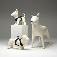 Maniquí de Perro Personalizado Cubierto de Cuero PU, Modelo de Mascota con Cuerpo Flexible, en Posición de Pie para Exhibición de Ropa Canina