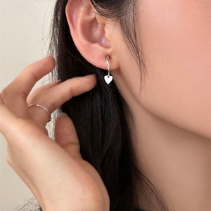 Pendientes de Clip sin Perforación con Colgante de Corazón en Tonos Fríos, Diseño Indie, Elegantes, Lujosos, Minimalistas, Versátiles y Exquisitos - Product Image 4
