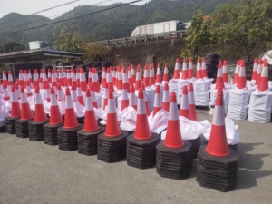 Factory Wholesale Road Safety Heavy Duty Economic Reflective Plastic PE 75cm Traffic One - Product Image 2