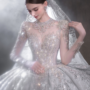 Vestido de Novia Moderno LSHT100 con Cuello Alto, Manga Larga, Encaje Floral, Apliques de Cristal y Cola de Capilla - Product Image 5