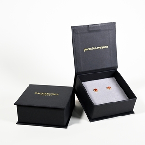 PackSecret - Cajas de Regalo Magnéticas de Papel Negro con Diseño Nuevo para Collares y Pendientes, con Logotipo Personalizado - Product Image 1