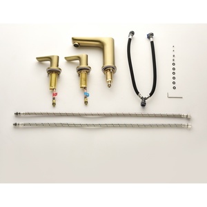 Rubinetto da Bagno Oro Spazzolato a 3 Fori con Bocca Curva a Cilindro, Base Rotonda, Leva Piatta, Arco Morbido, Due Maniglie, per Lavabo - Product Image 4