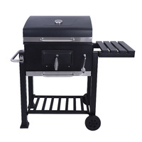 Grand barbecue barbecue au charbon de bois dans le jardin, fumoir, camping, cuisine en plein air, chariot de barbecue, chariot avec table d'appoint