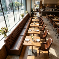 Ensemble de banquettes Chesterfield de luxe pour restaurant, canapé capitonné en cuir, table en bois et chaises