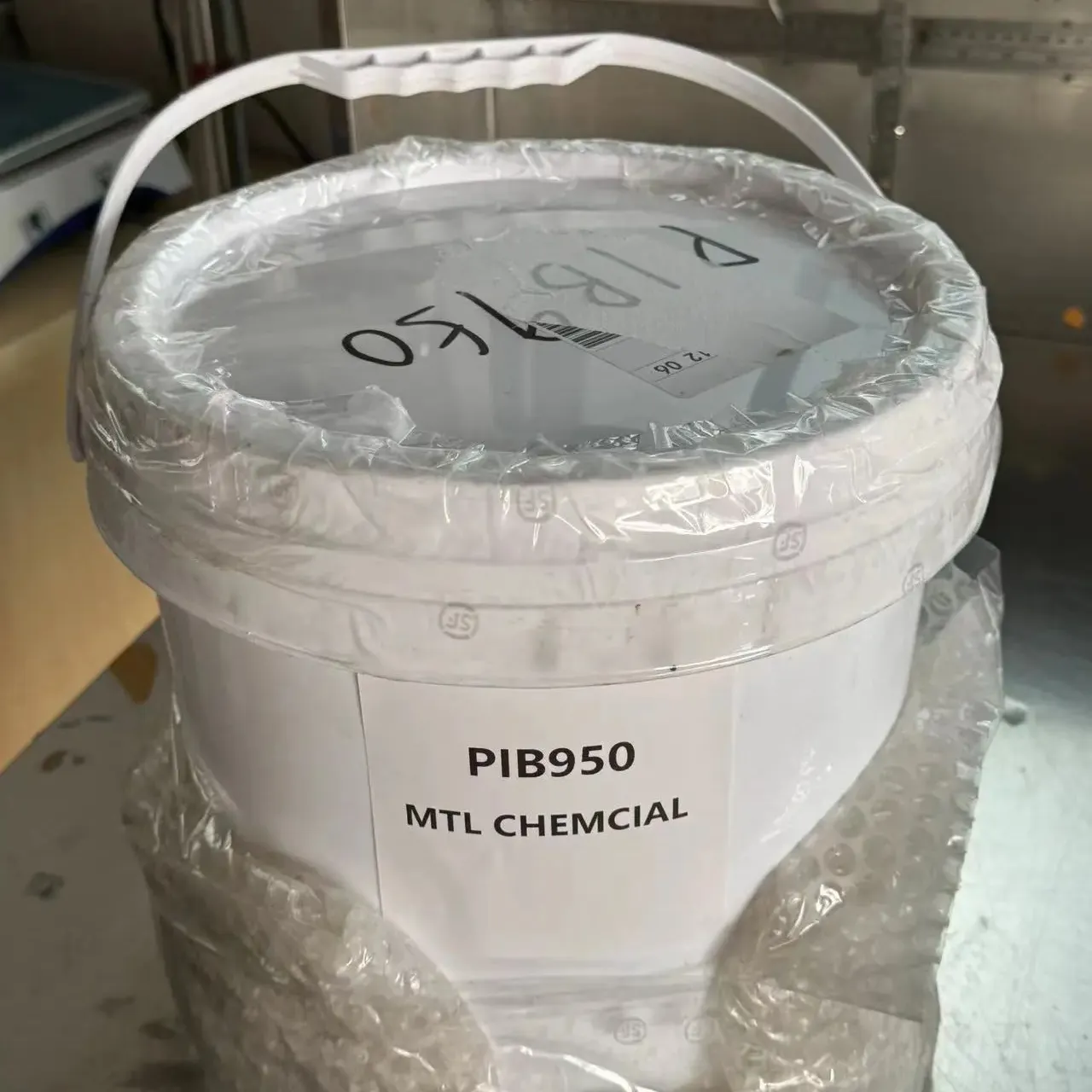 Mtl polyisobutylene 950/1300/ 2400 PIB CAS 9003-27-4 c4h8 phụ gia