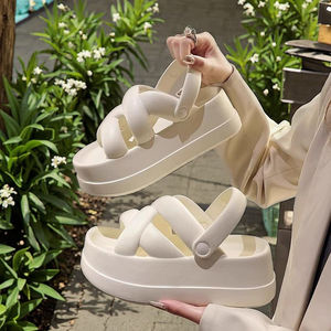 รองเท้าแตะผู้หญิงแบบสวมเปิดนิ้วเท้า รุ่นใหม่ประจำฤดูร้อนปี 2024 ทำจากวัสดุ EVA สีลูกกวาด พื้น PVC กันลื่น กันน้ำ เหมาะสำหรับใส่กลางแจ้ง แฟชั่นทันสมัย - Product Image 2