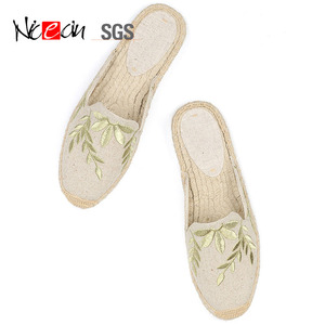 Espadrillas personalizzate <span class=keywords><strong>in</strong></span> tela <span class=keywords><strong>blu</strong></span> ciabatte da <span class=keywords><strong>donna</strong></span> con tacco piatto ricamato espadrillas con zeppa <span class=keywords><strong>pantofole</strong></span> di peluche da <span class=keywords><strong>donna</strong></span> - Product Image 2