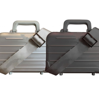 Sac bandoulière rigide en aluminium de style SS, design allemand de luxe, sac mini-coffre rigide rainuré, directement de l'usine