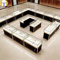 Vitrine à bijoux LED commerciale HongTai, base en aluminium noir, cadre doré, verre trempé robuste et écologique, pour centres commerciaux