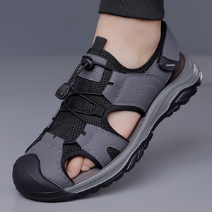 Sandalias de malla con punta cerrada y correa cruzada para hombre, suela de goma transpirable de verano, estilo ligero informal con cordones - Product Image 1