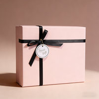 Boîte magnétique en papier kraft de luxe, boîte cadeau rectangulaire tendance avec ruban