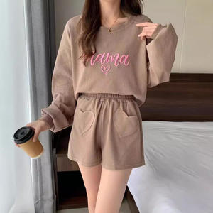 2025 femmes automne/hiver fête des mères tissu décontracté à manches longues brodé amour court costume gaufre 2 pièces tissu ensemble pour maman - Product Image 2