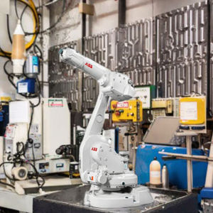 カスタマイズ可能な6軸関節式産業用ロボットワークステーション、1 kW出力、IP65保護、10kg可搬重量、レーザー溶接用 - Product Image 2