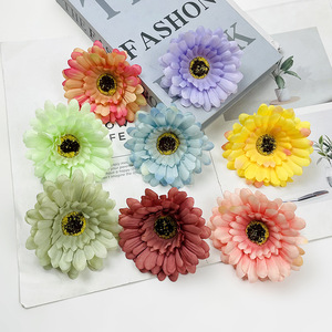 Fleur en soie marguerite africaine de 10 cm de diamètre, ornement pour cheveux, accessoire de style doux pour mariage, photographie et décoration intérieure - Product Image 2