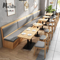 Ensemble de table et chaises de style moderne pour hôtel, café, pizzeria, restaurant, avec canapé et banquette, en bois massif