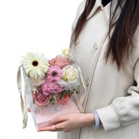 Boîte cadeau transparente en plastique portable pour fleurs, boîte d'emballage haut de gamme avec poignée pour bouquets