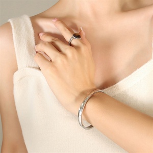 Simple Fashion Gold Plated <b>Bangle</b> Stainless Steel square Signet <b>Bangle</b> - Product Image 3