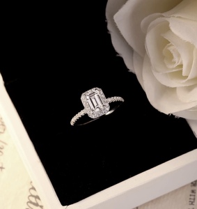 เพชรทรงเอเมอรัลด์ ทอง 14K 18K ได้รับการรับรองจาก IGI เพชรเพาะเลี้ยงในห้องปฏิบัติการ สีแฟนซี ปรับแต่งขนาดได้ตามต้องการ สำหรับผู้หญิง - Product Image 4