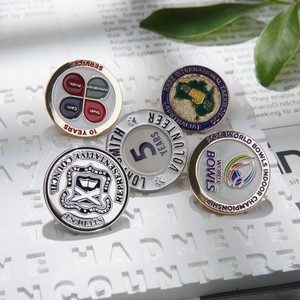 Spilla da Bavero Personalizzata LGC con Logo, Distintivo di Riconoscimento "Volontario 5 Anni" per Eventi Benefici e Organizzazioni per Animali - Product Image 5