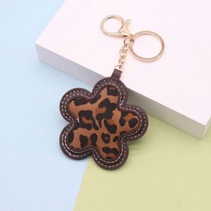 Breloque de sac tendance en cuir PU imprimé léopard mat avec pendentif fleur, porte-clés mignon de 13 cm, cadeau DIY, stock usine - Product Image 3