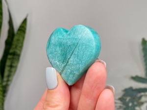 Venta al por mayor de cristal de amazonita natural de alta calidad, con forma de corazón, brillante y con efecto de nube, tendencia de moda, tema de amor - Product Image 2