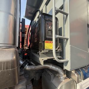 Camión Volquete Usado Howo 6x4, 10 Ruedas, Diésel, Manual, Motor Weichai, Dirección Derecha, Estándar de Emisiones Euro 2 - Product Image 2