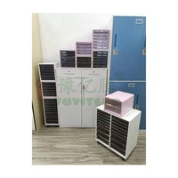 Archivador de cajones en el escritorio para clasificación y organización de archivos