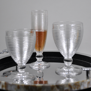 Copa de vino transparente con tallo acanalado, diseño clásico para comidas elegantes, vaso de vidrio transparente con rayas horizontales - Product Image 5