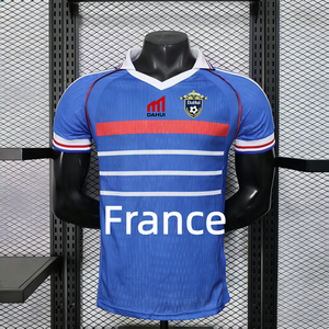 Maillot rétro bleu <span class=keywords><strong>de</strong></span> la finale <span class=keywords><strong>de</strong></span> la <span class=keywords><strong>Coupe</strong></span> du monde <span class=keywords><strong>de</strong></span> football <span class=keywords><strong>de</strong></span> 1998 <span class=keywords><strong>de</strong></span> l'équipe nationale <span class=keywords><strong>de</strong></span> <span class=keywords><strong>France</strong></span>, version extérieure, version 1.1, prend en charge les services OEM, vente directe d'usine - Product Image 1